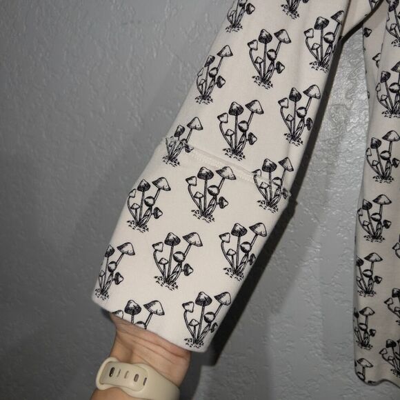 Kate Quinn Cream‎ Mushroom All Over Print Top Size XL - Picture 2 of 5
